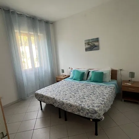 Ortensia A 200 Mt Dal Mare *